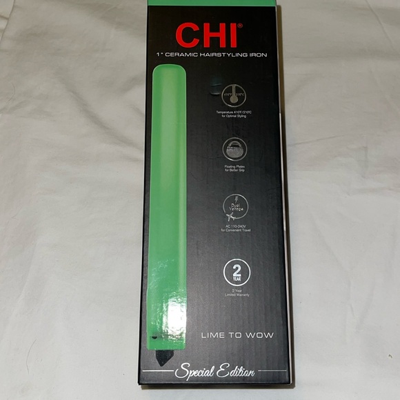 CHI Lime To Wow Ceramic 1” Hairstyling Iron - Picture 2 of 7